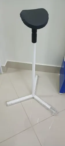 Cadeira e suporte para aferição de pressão