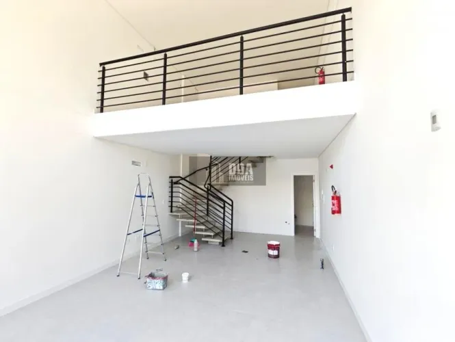 Sala comercial com 76,17 m² a 50 metros da Praia de Jurerê
