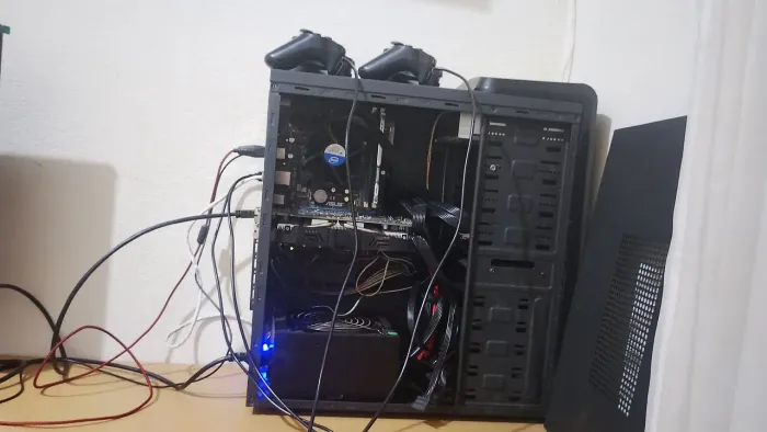 VENDO PC GAMER COM 2 MANETES, TECLADO + MOUSE