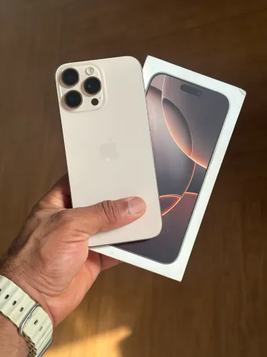 iPhone 16 Pro Max 256GB Desert | 90% Bateria | Caixa e Cabo |