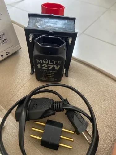 Autotransformador Bivolt (110V/127V para 220V ou 220V para 110V/127V) Tripolar de 750VA