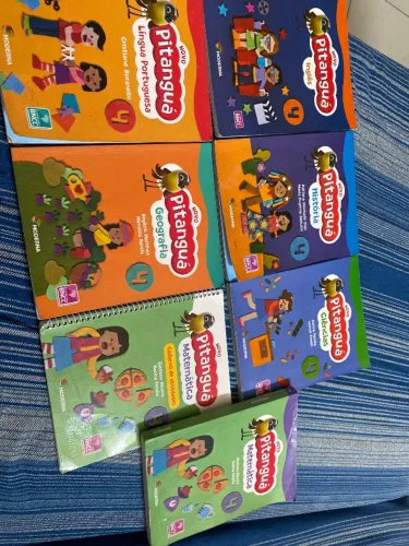 Livros didáticos 4° ano Novo Pitanguá 