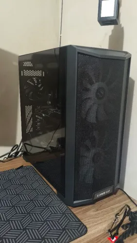 Gabinete Lian Li lancool 215 (2 Fans de 200mm Lian li)