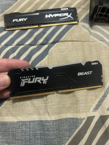 Memória DDR4 8GB - Kingston Fury Beast RGB