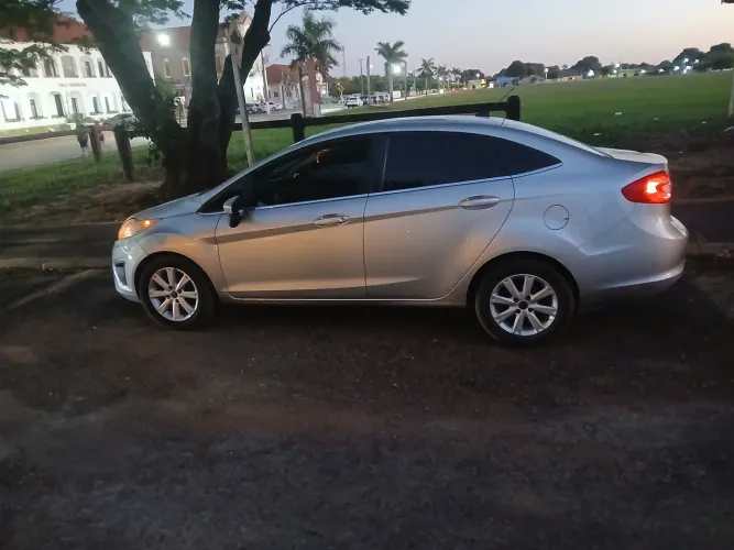 Ford Fiesta Sedan SE 1.6 16V Flex 4P 2012