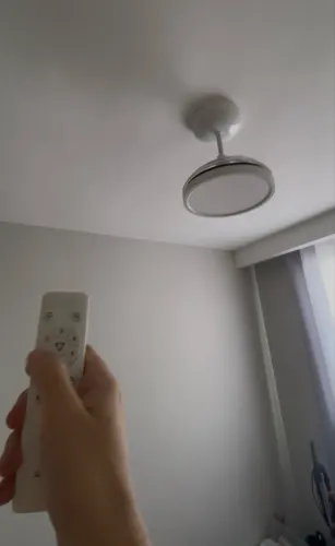 Ventilador de teto retrátil