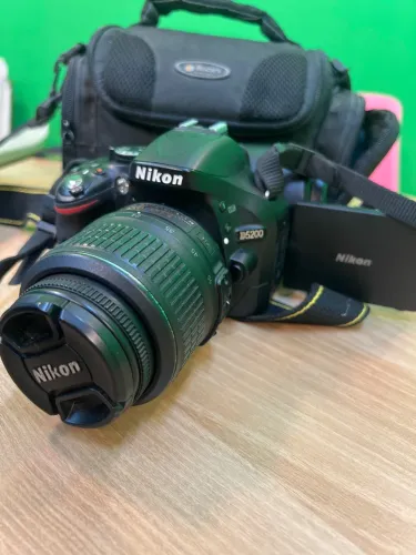 Nikon D5200 Kit Completo + 2 Lentes (18-55mm + 70-300mm) + Bolsa