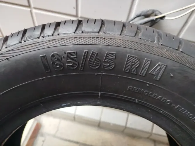 Vendo 3 pneus remold aro 185/65 14<br>