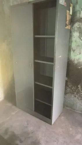 ARMÁRIO DE FERRO COM PORTAS DE CORRER