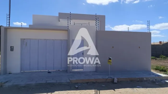 Casa à venda com três quartos,1 é uma suíte com closet, espaço P/2 carros - Colinas do Rio