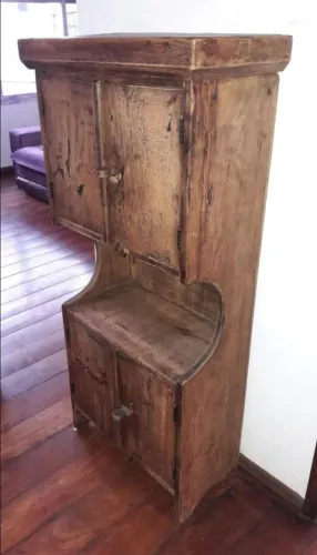 Armário em madeira rústica
