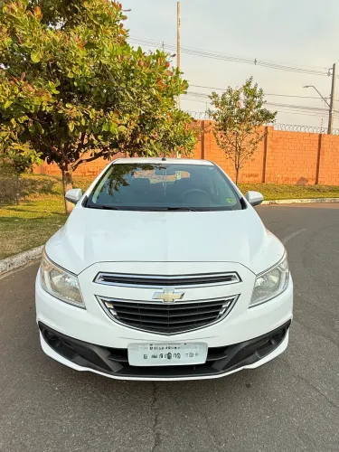 Chevrolet Onix Hatch LT 1.0 8V Flex Power Mec. 4P 2013