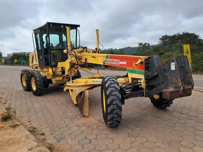 Patrol motoniveladora new holland 140 b