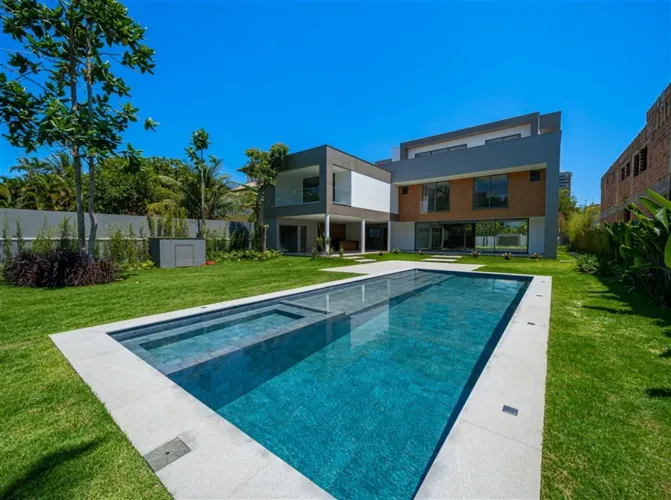 CASA TRIPLEX À VENDA NA BARRA DA TIJUCA CONDOMÍNIO NOVA IPANEMA