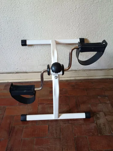 Bicicleta Ergométrica Exercícios Pernas e Braços 