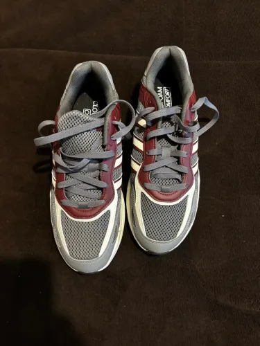 Tênis adidas retrô 42