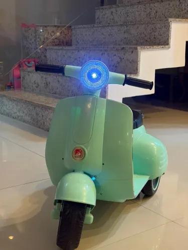 VENDO Scooter Elétrica Infantil Bandeirante 6V - Turquesa