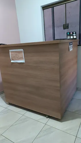 Montagem loja de roupas de festa