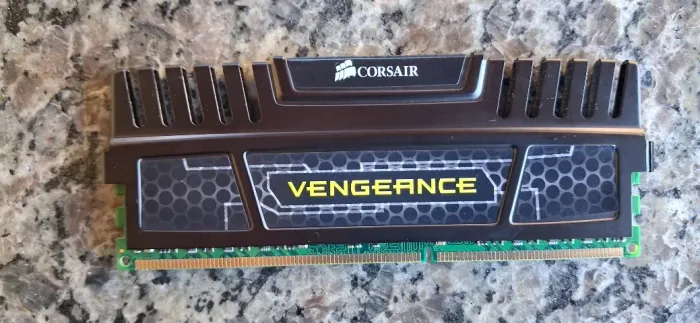 Memória Gamer DDR3 4GB Corsair Vengeance PC1600