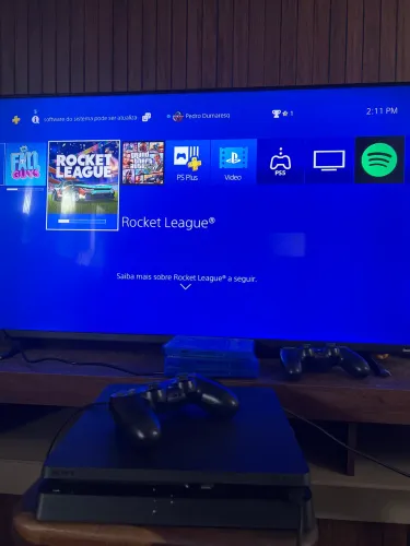 Ps4 slim,500 gb acompanha 2 controle