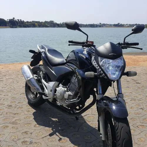 Vendo cb300 chama