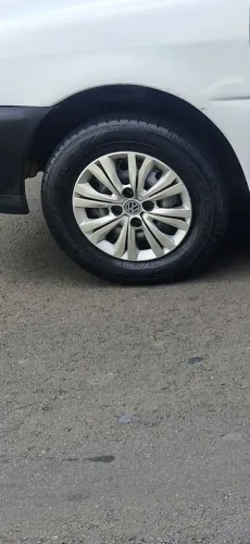 Aro 13 com pneu bons , os quatro pneus mais o aro e mais o step em estado bom também,