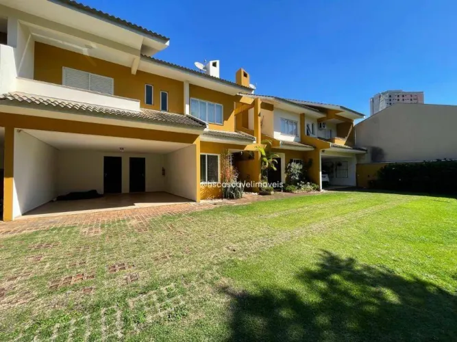 Sobrado com 4 dormitórios para alugar, 178 m² por R$ 4.800,00/mês - Country - Cascavel/PR