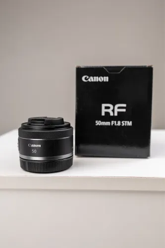 Canon RF 50mm f/1.8 STM
