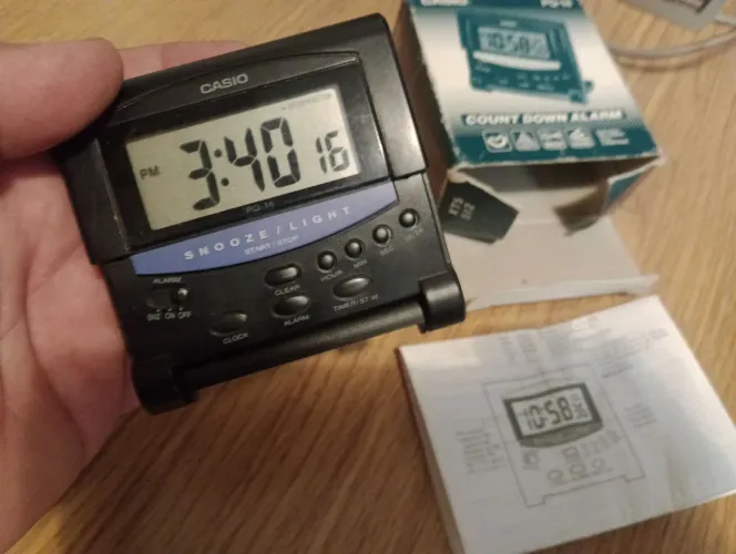 Relógio digital de mesa Casio PQ 14