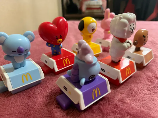 Bonecos McDonald's BTS BT21 - Colecionável