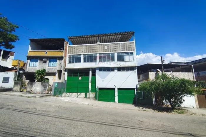 Galpão à Venda com 656m² de Área Construída, Terreno de 423m², na Penha Circular. Por R$ 1