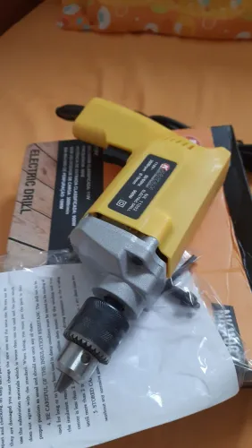 Furadeira 900w de potência
