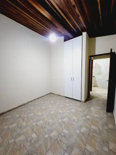 São José dos Campos- SP. Casa independente com garagem e lavanderia coberta, 1 quarto.  
