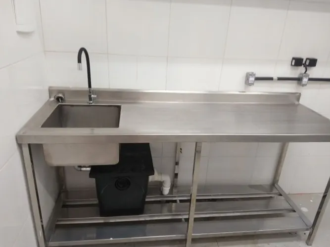 Mesa de inox pia ,coifa de inox