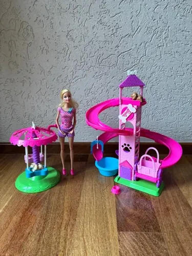 Barbie famíliy cachorrinhos no parque