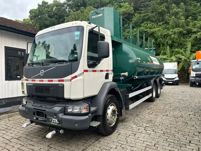 Caminhão Volvo VM 270 6x4 Pipa - 2022