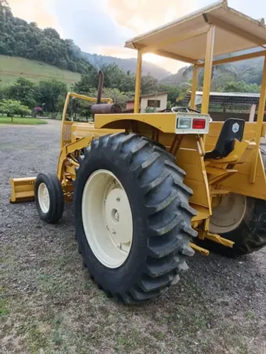Vende-se trator CBT