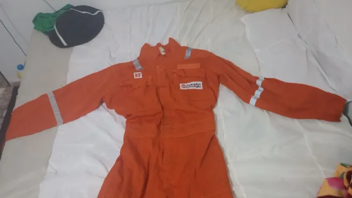 Macacão laranja