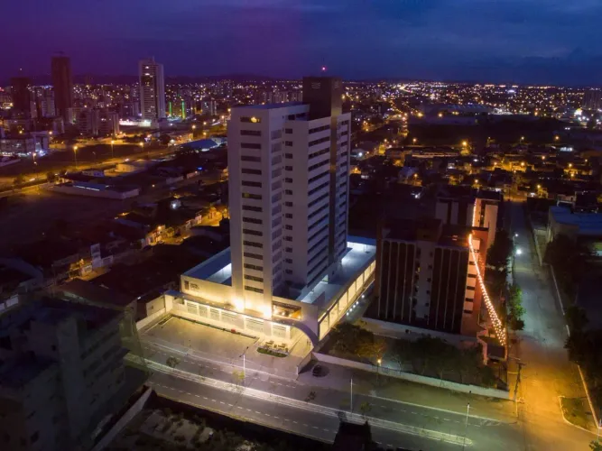 PORTEIRA FECHADA. Sala TODA PROJETADA , AMBIENTADA e DECORADA no complexo MULTIUSO