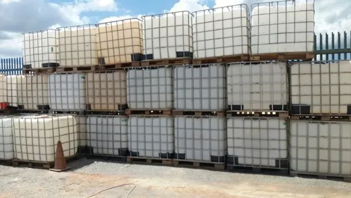 Caixas de 1000 lts Gradeadas