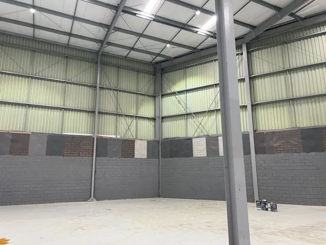 Itaipava (BR- 040) - Galpão com 1.350m².
