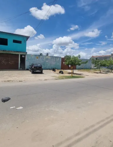 Excelente terreno plano medindo 48m de frente por 40m de fundos, com prédio em fase de aca