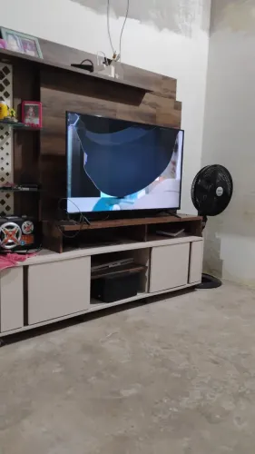 Vendo essa tv 50 polegadas ta assim ela caio só
