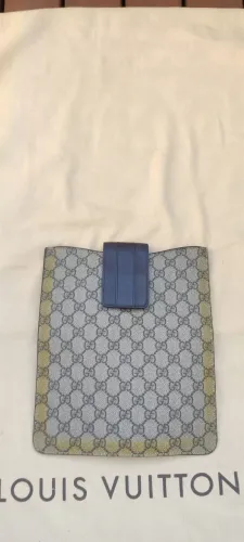 Case Gucci Clássica