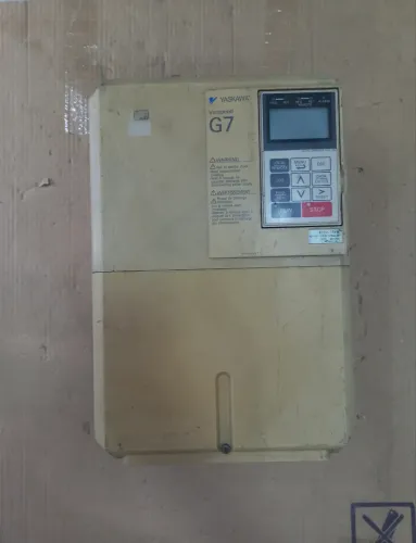Inversor Yaskawa Varispeed G7 Cimr-g7u4015 20HP 380-480 Volts 40A