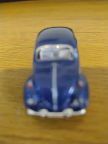 Chaveiro de Miniatura de Fusca Azul e Branco 