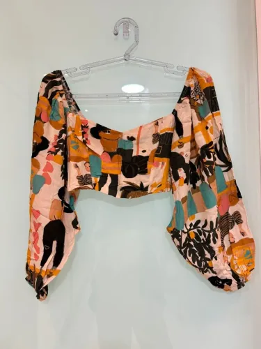 Cropped manga longa - estilo Farm - tamanho M - usado