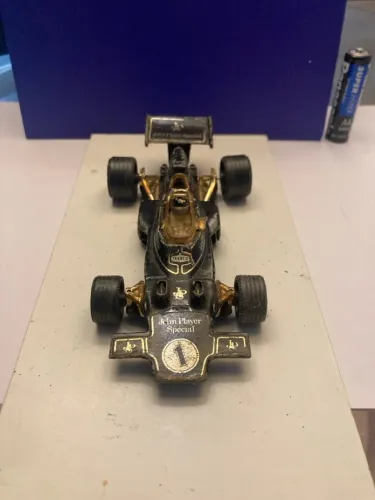 Miniatura de carro 1:36Fórmula 1 da Corgi Toys (John Player Special F1).