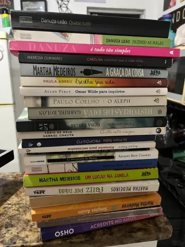 Acervo de 22 Livros VariadosDanuza Leão, Martha Medeiros e Mais!