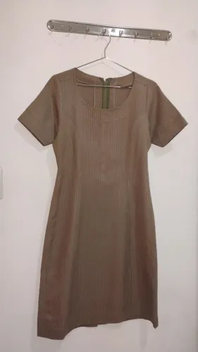 Vestido verde militar.